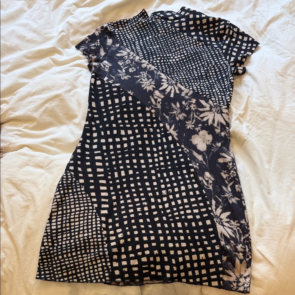 Black and White Mixed Print Short Sleeve Dress - Picture 2 of 2